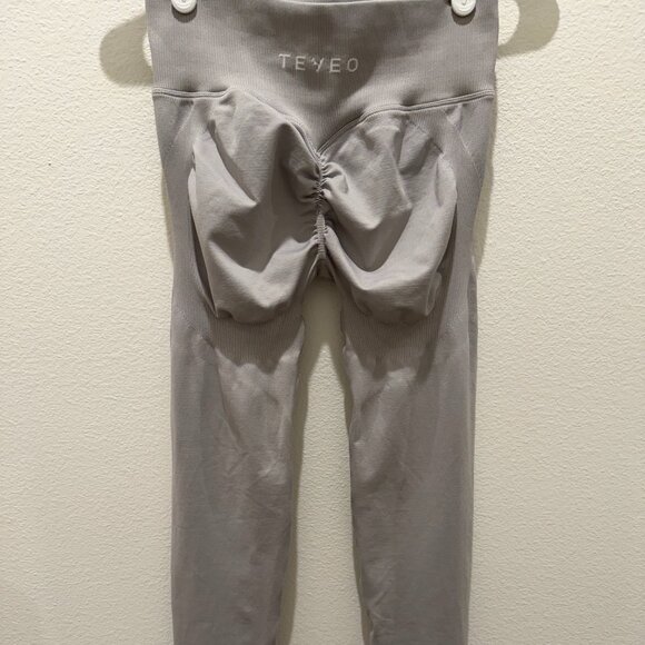 Teveo Charming Pro Lifted Scrunch Leggings ‘Moon’ - Picture 2 of 5